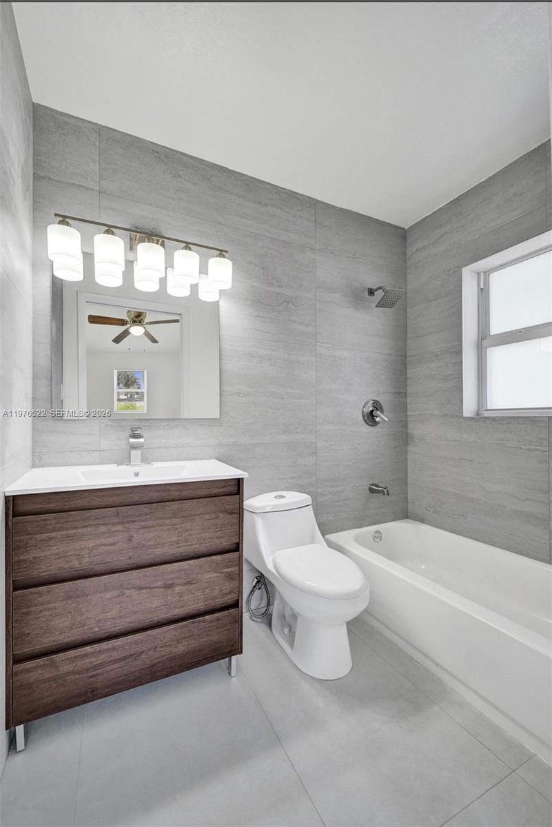 4701 N Andrews Ave - 3