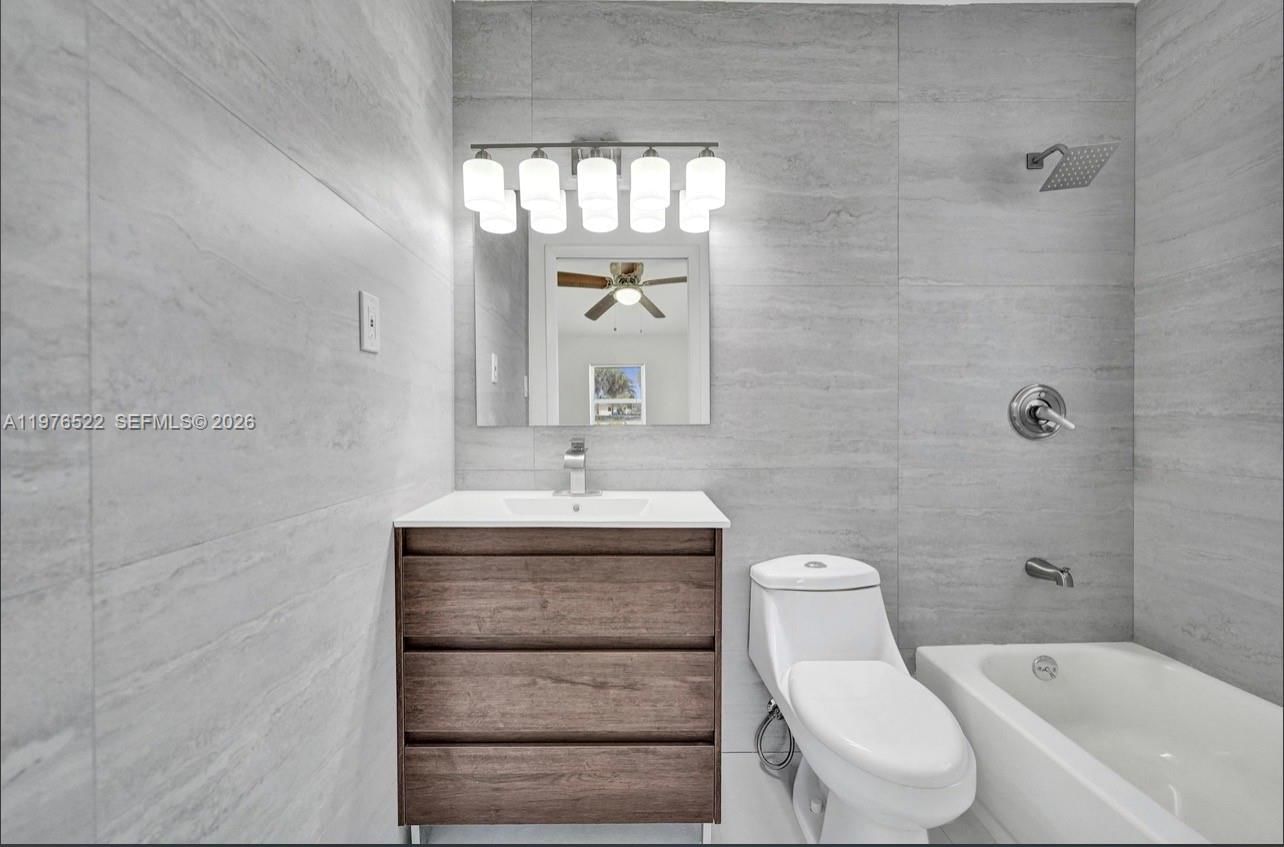 4701 N Andrews Ave - 4