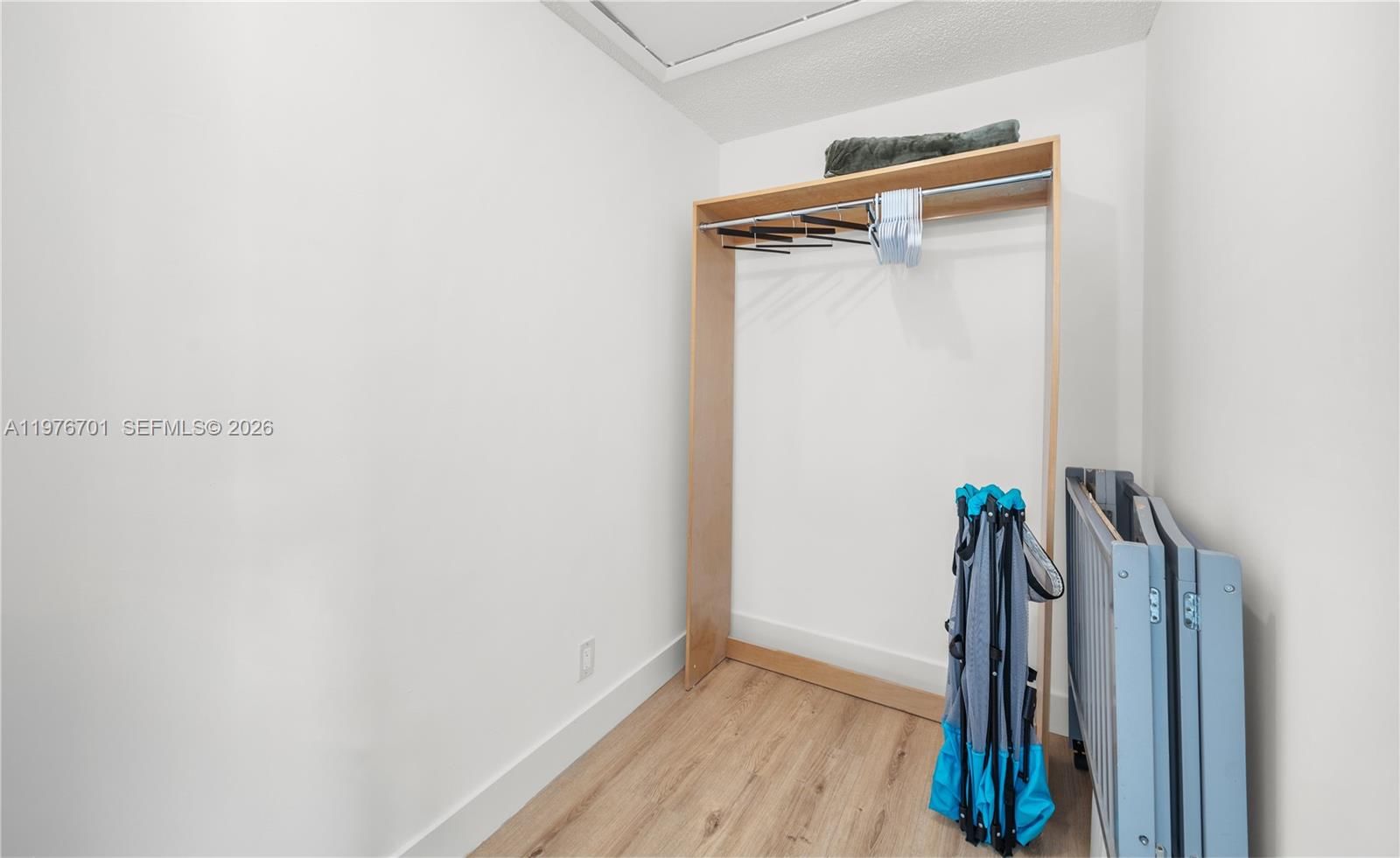 324 STERLING AVE - 24