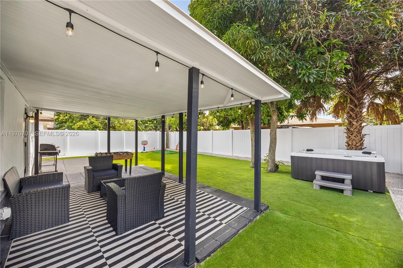 324 STERLING AVE - 33