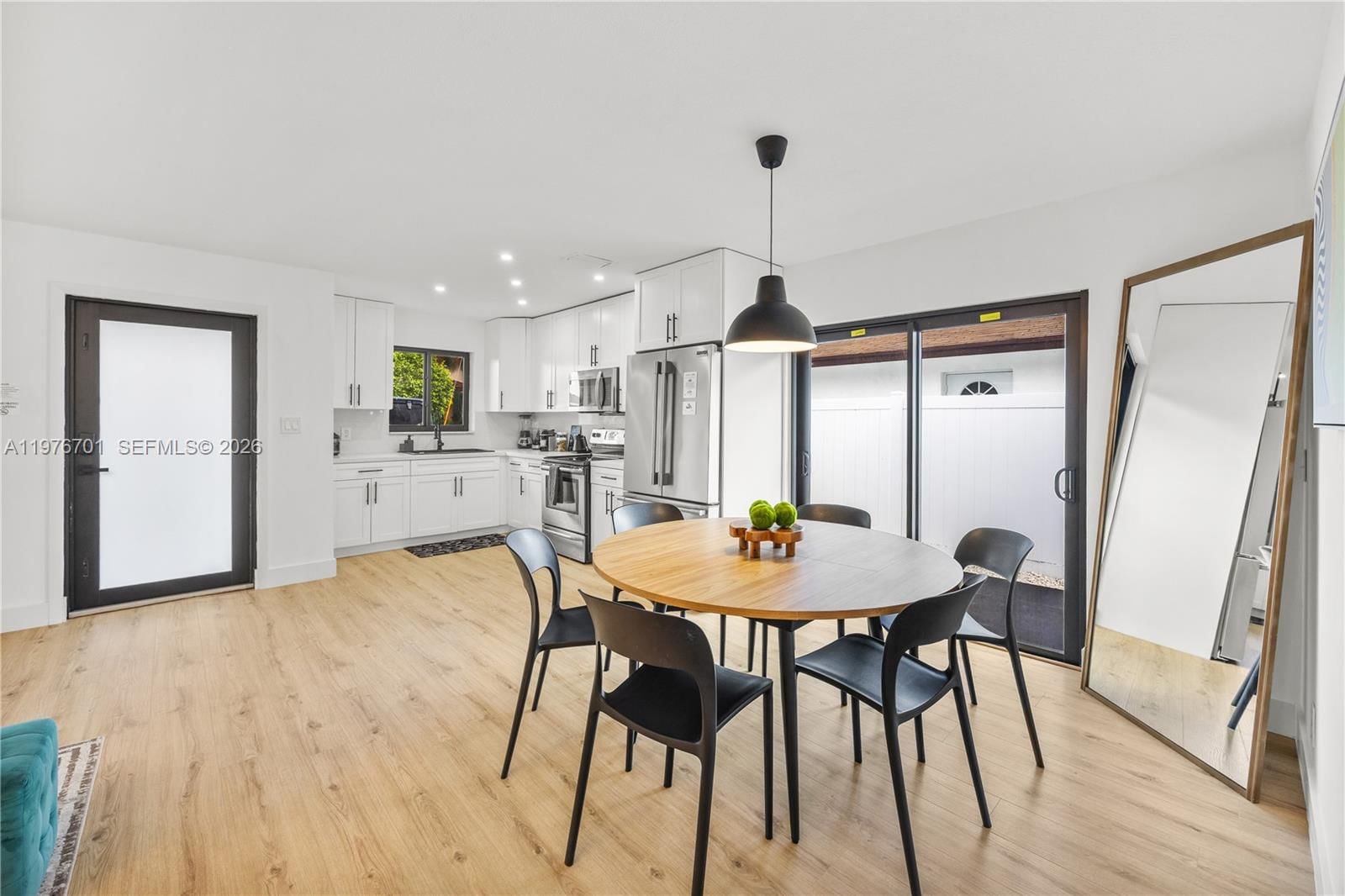 324 STERLING AVE - 8