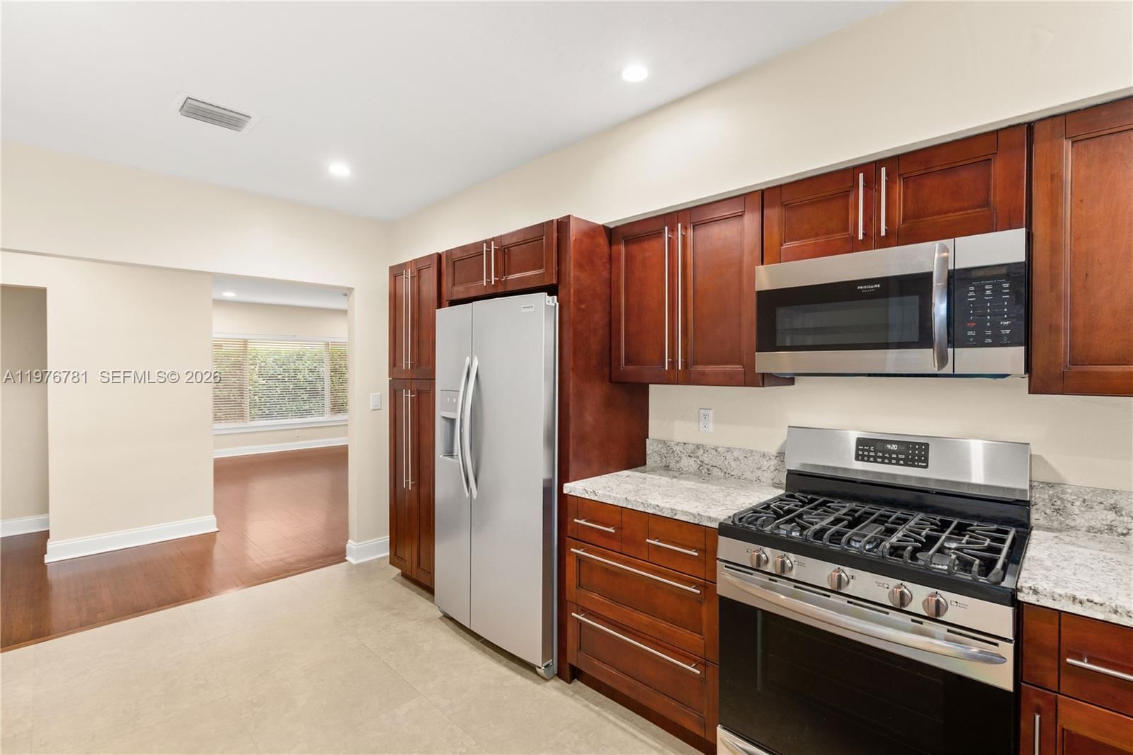 140 Santander Ave - 13