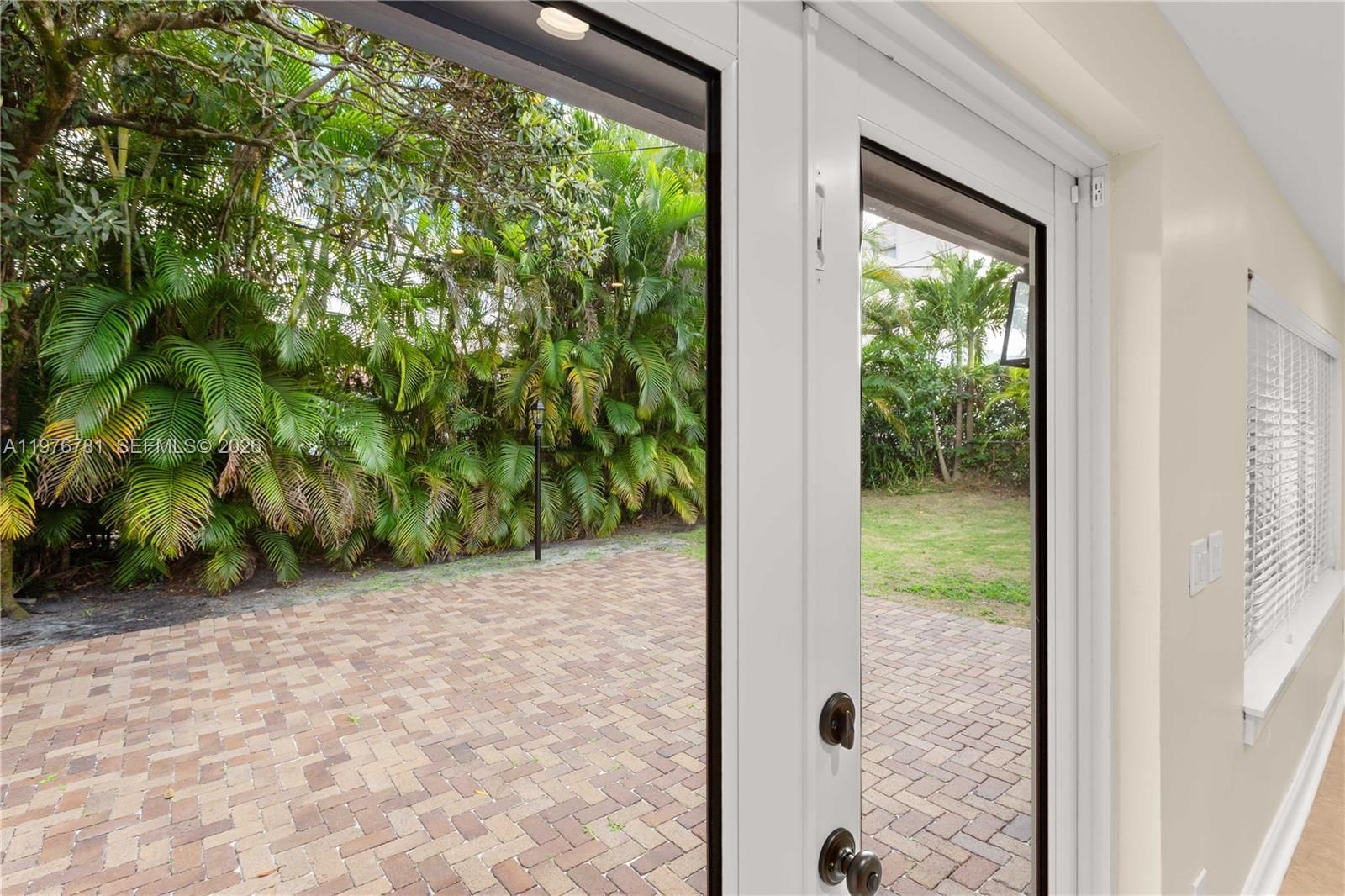 140 Santander Ave - 31