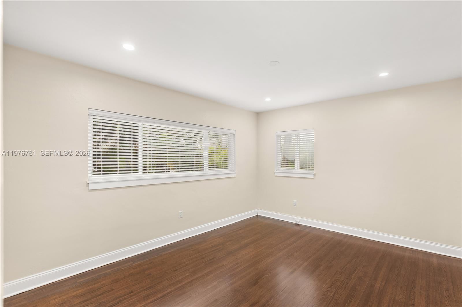 140 Santander Ave - 32