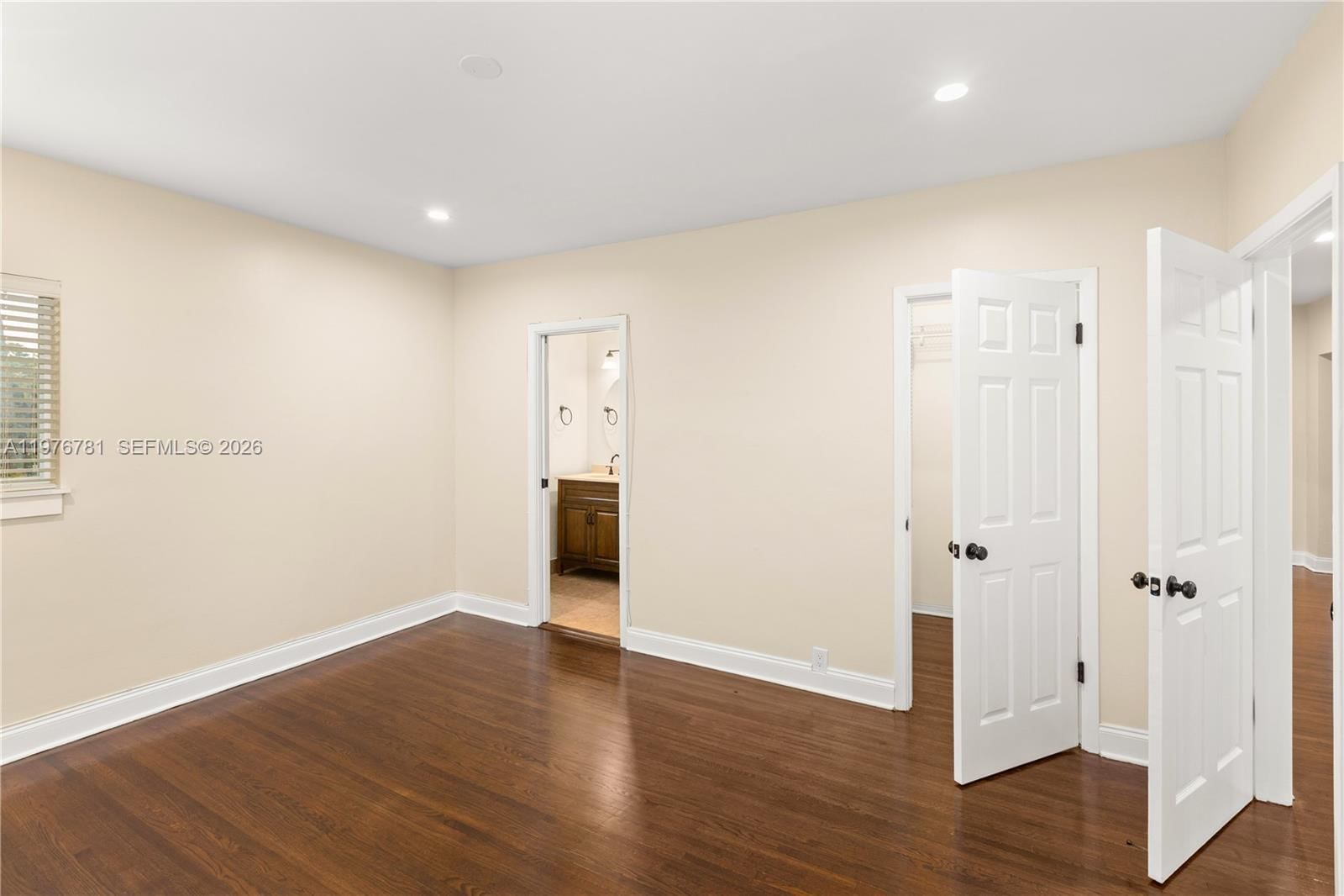 140 Santander Ave - 33