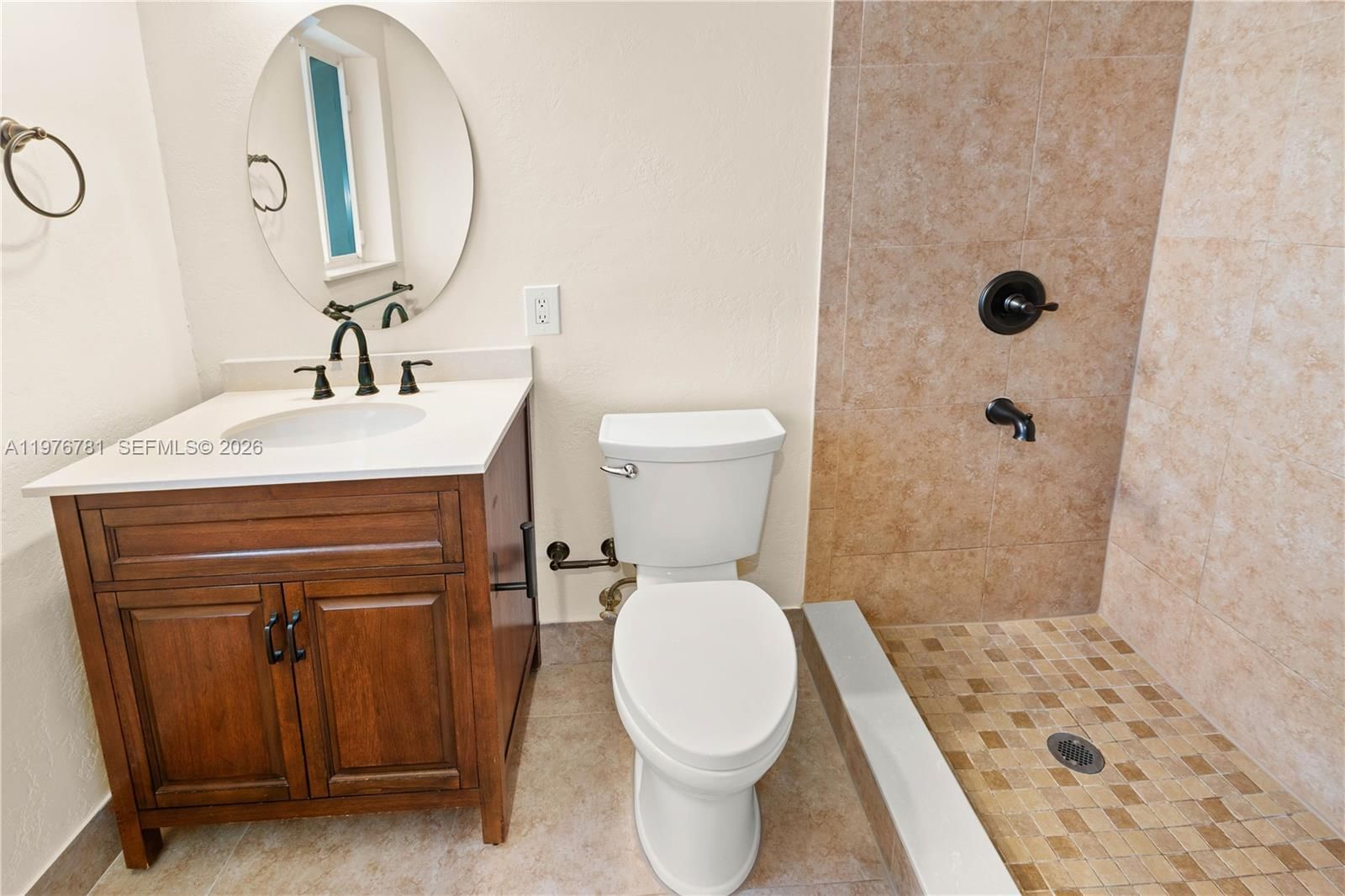 140 Santander Ave - 35