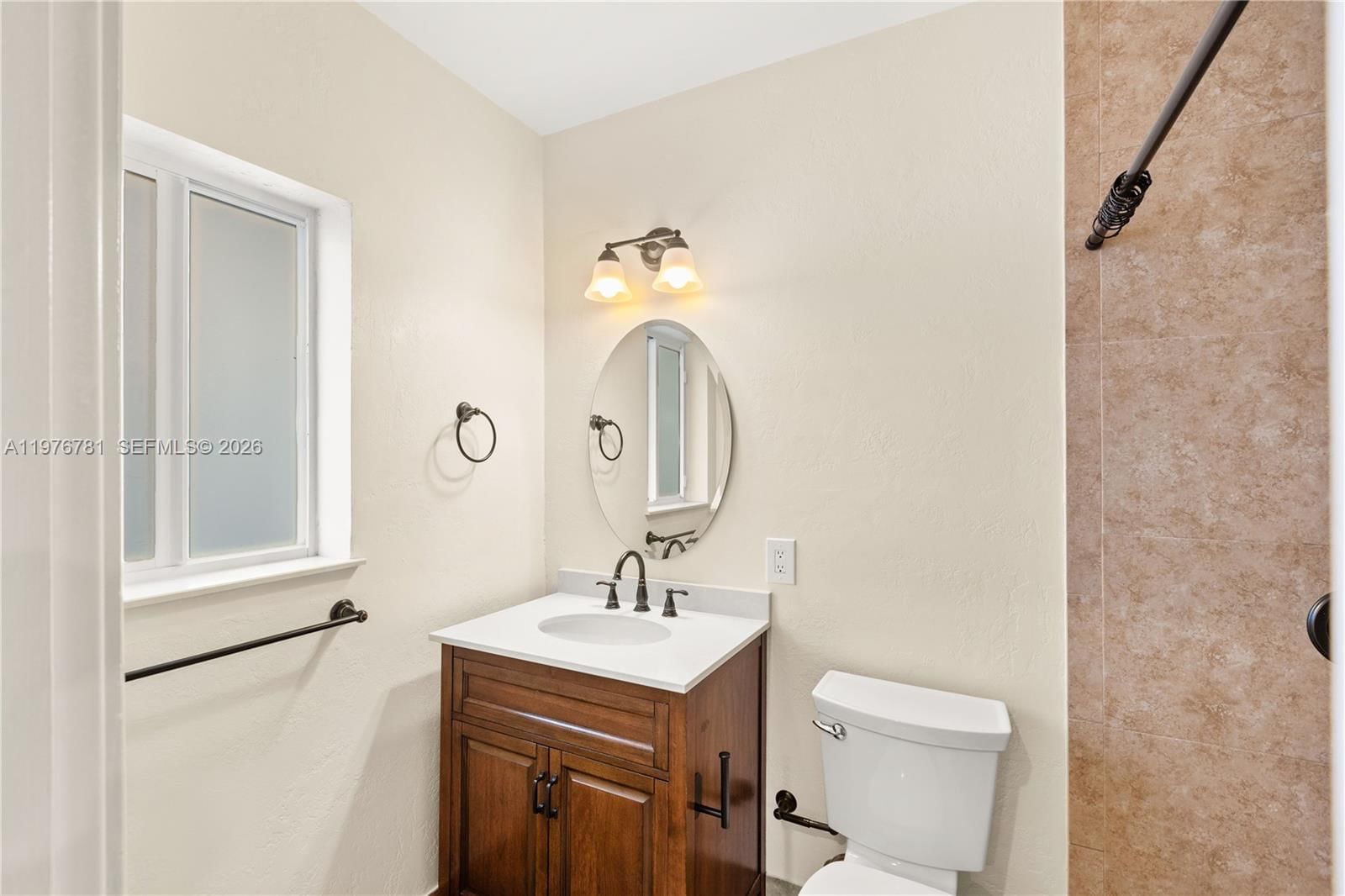 140 Santander Ave - 36