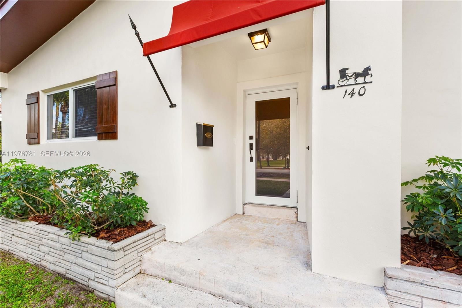 140 Santander Ave - 5