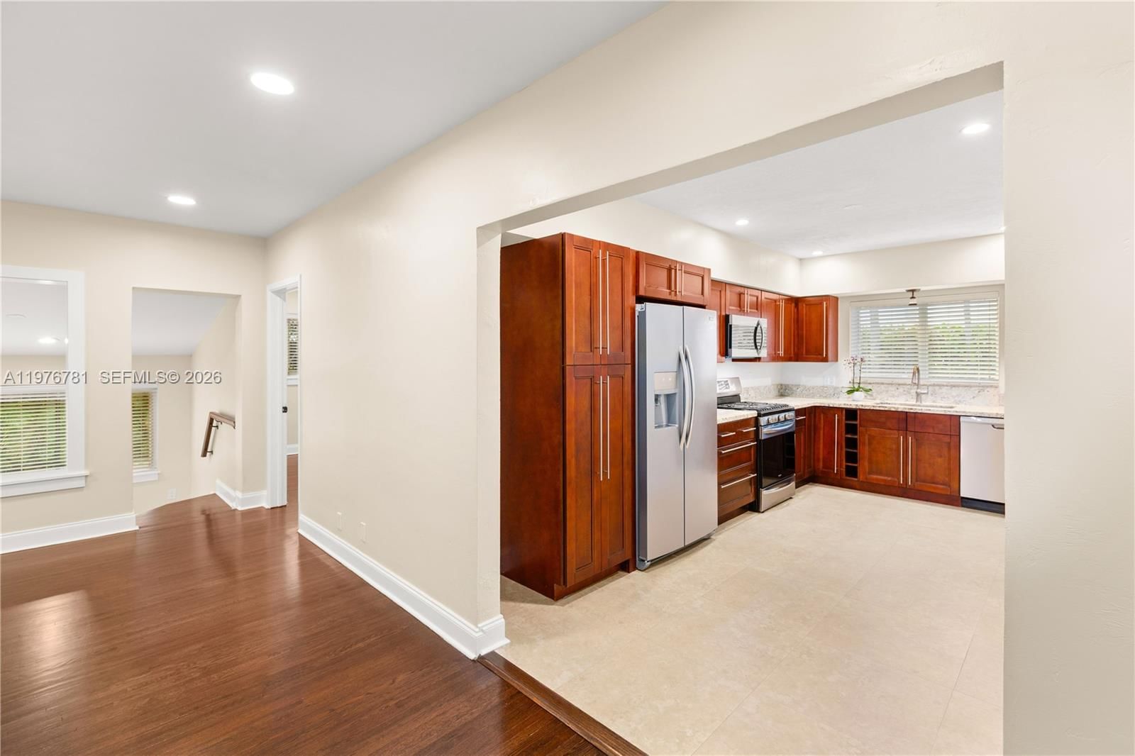 140 Santander Ave - 9