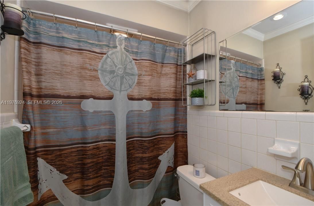 3050 NE 5th Ter, Unit 8 - 11