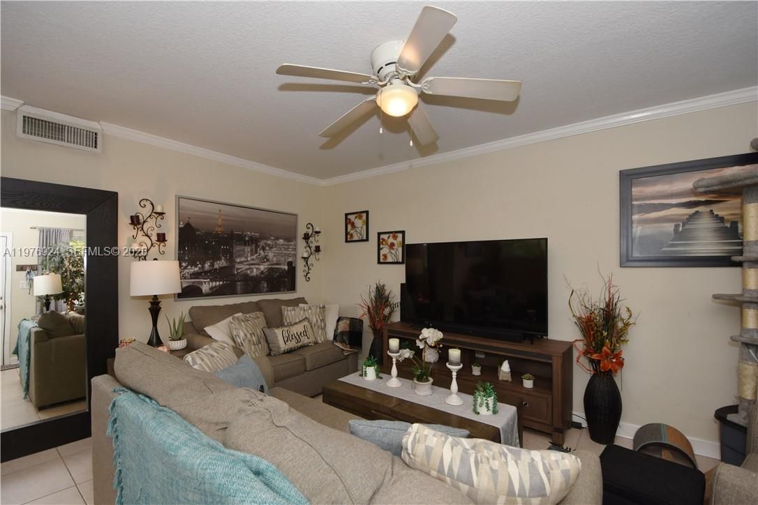 3050 NE 5th Ter, Unit 8 - 4