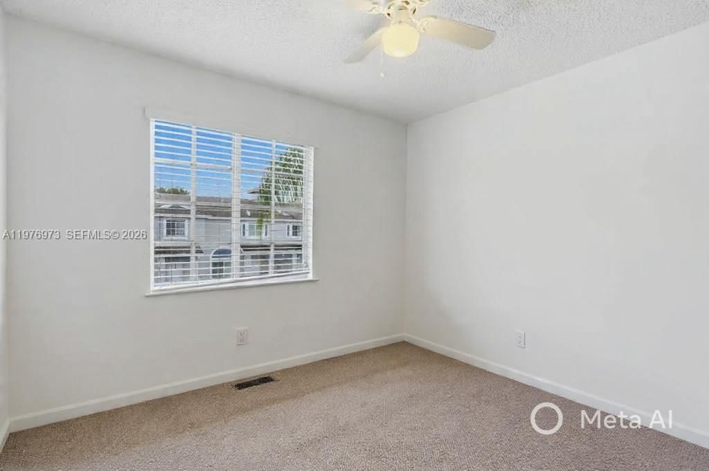 4765 SW 14th St - 33