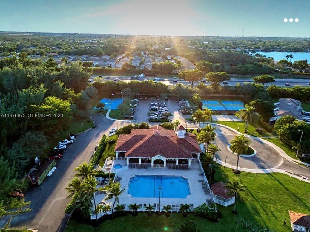 4765 SW 14th St - 36