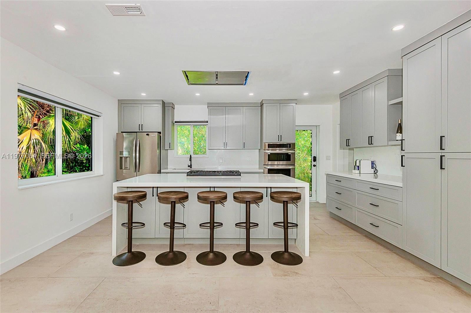 10450 NE 5th Ave - 11