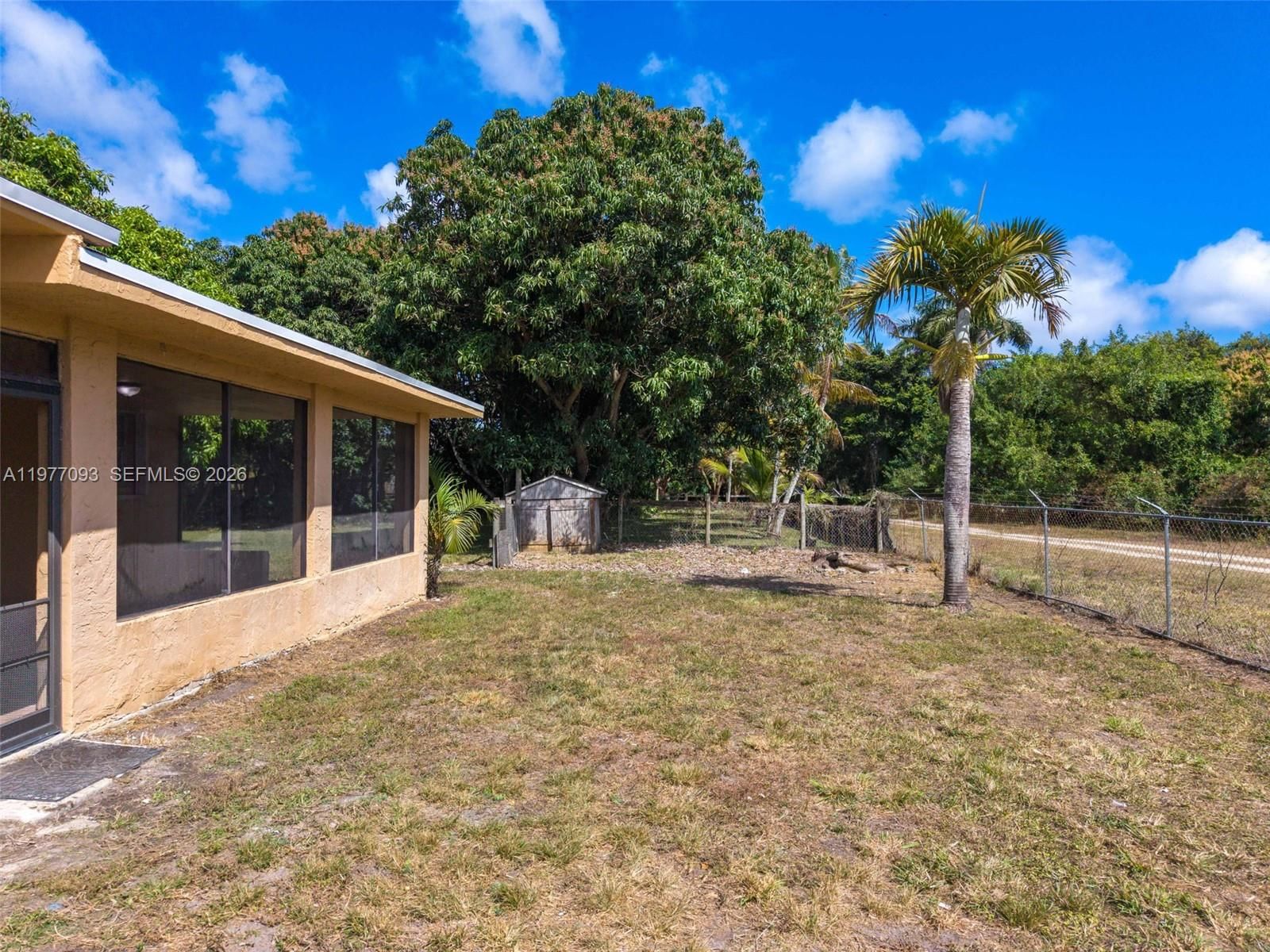 15401 SW 212th St - 37