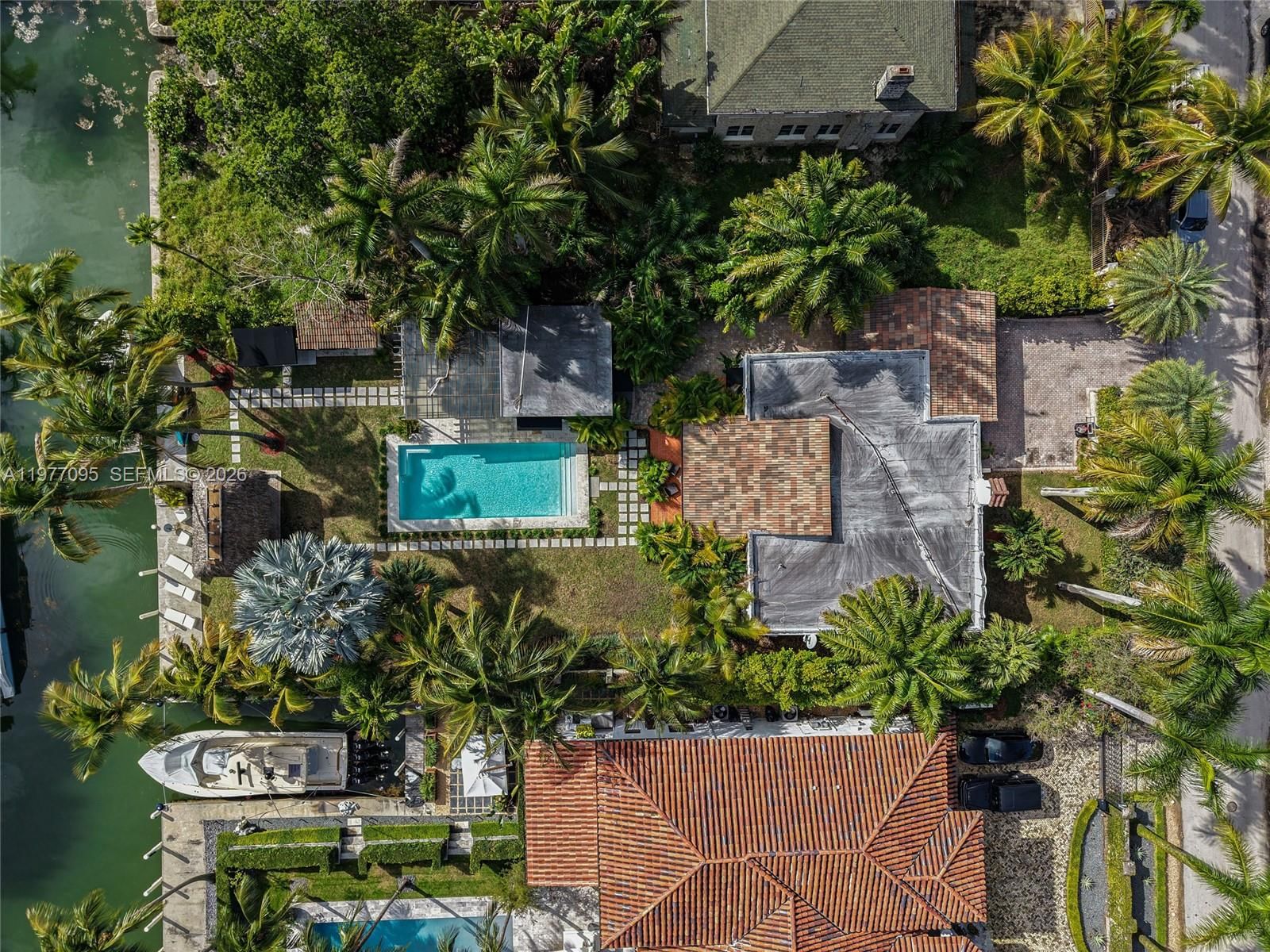 1028 NE 84th St - 64