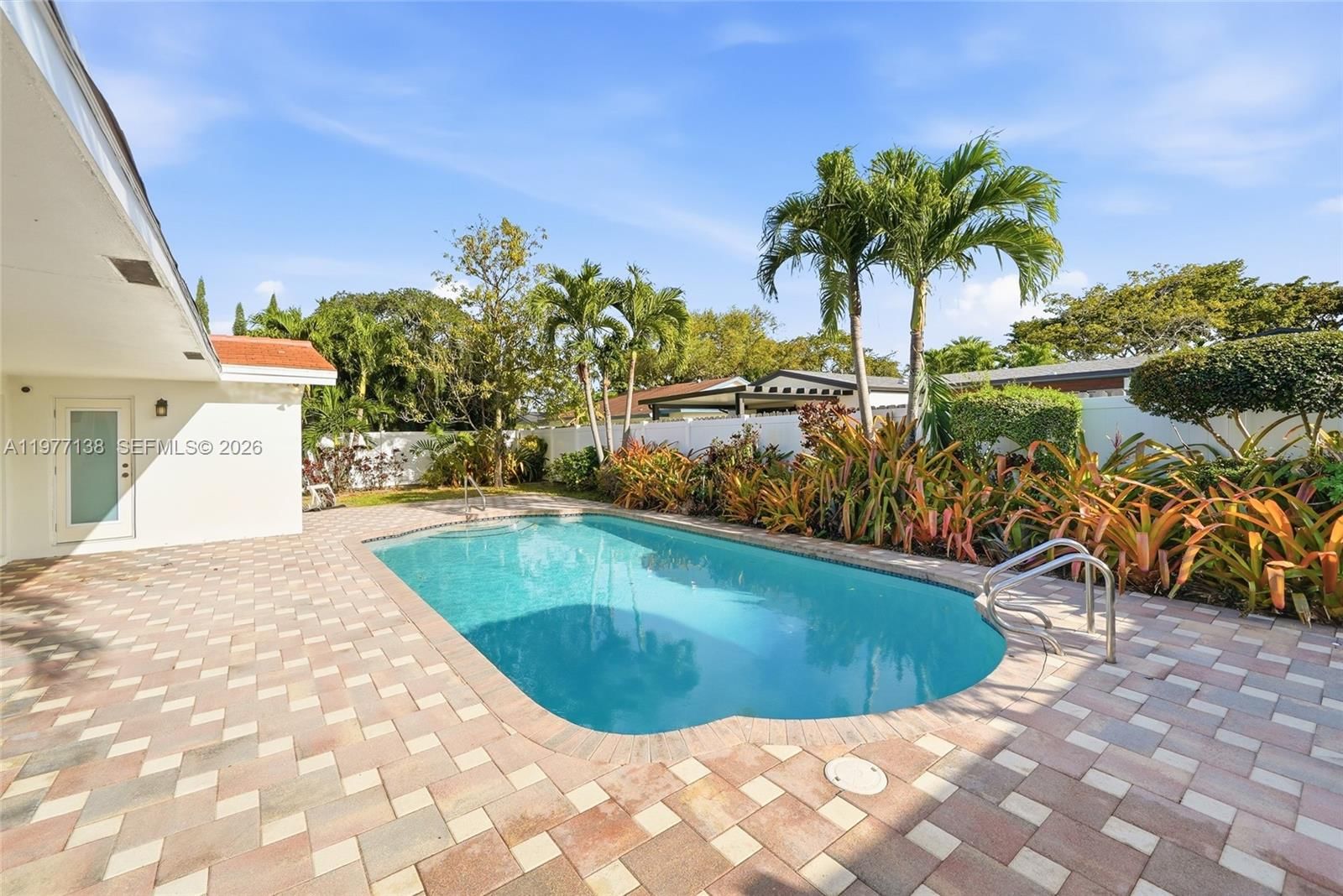 1880 NE 206th Ter - 25