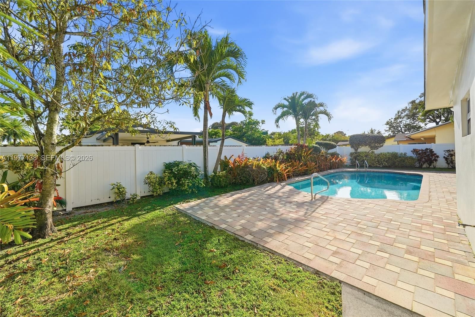 1880 NE 206th Ter - 5