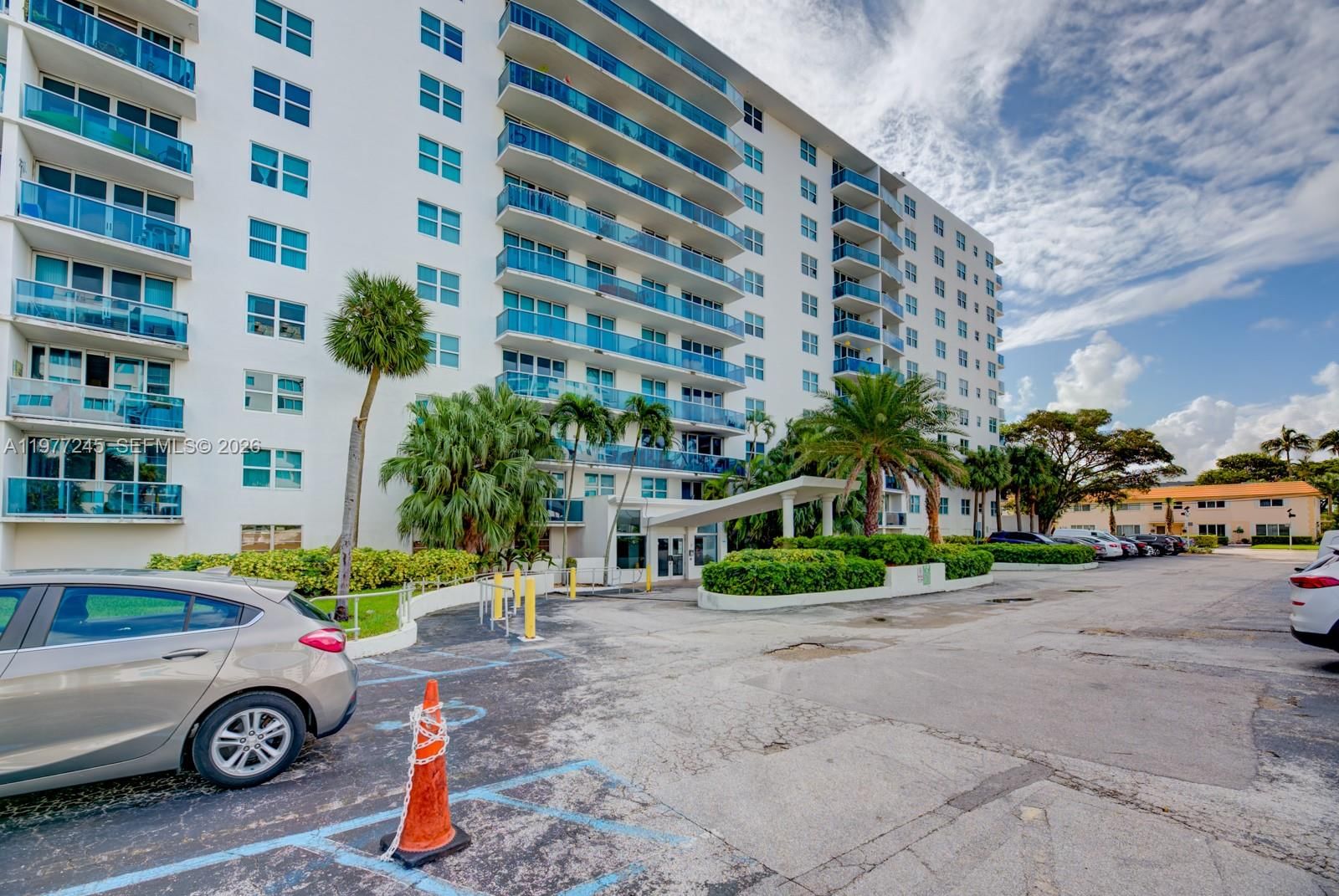 7501 E Treasure Dr, Unit 4K - 9