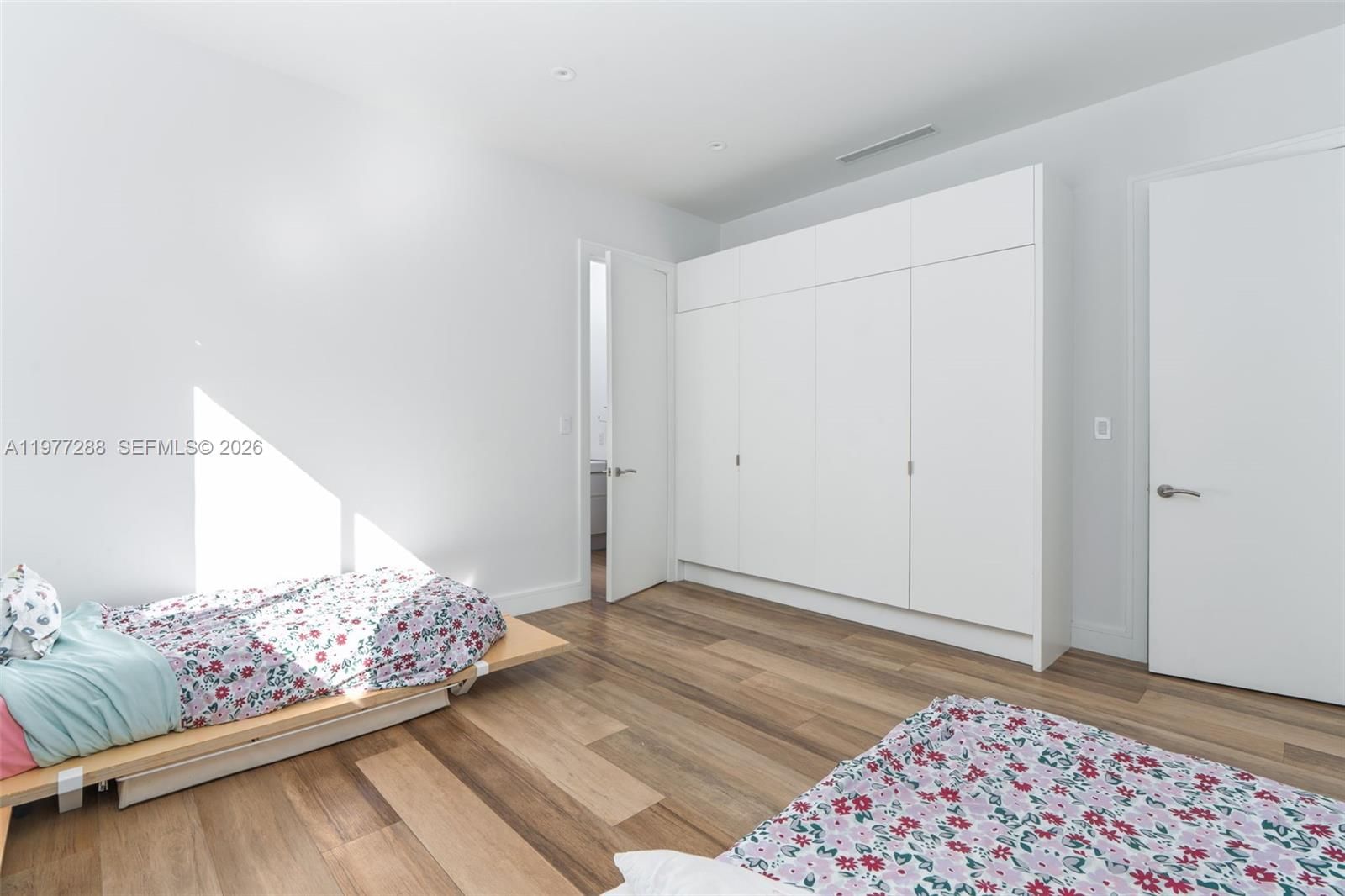 2977 BRIDGEPORT AVE - 25