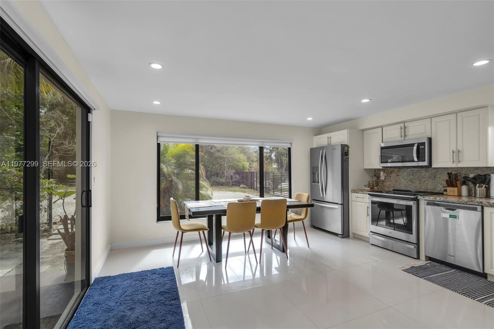 810 NE 149th St - 11