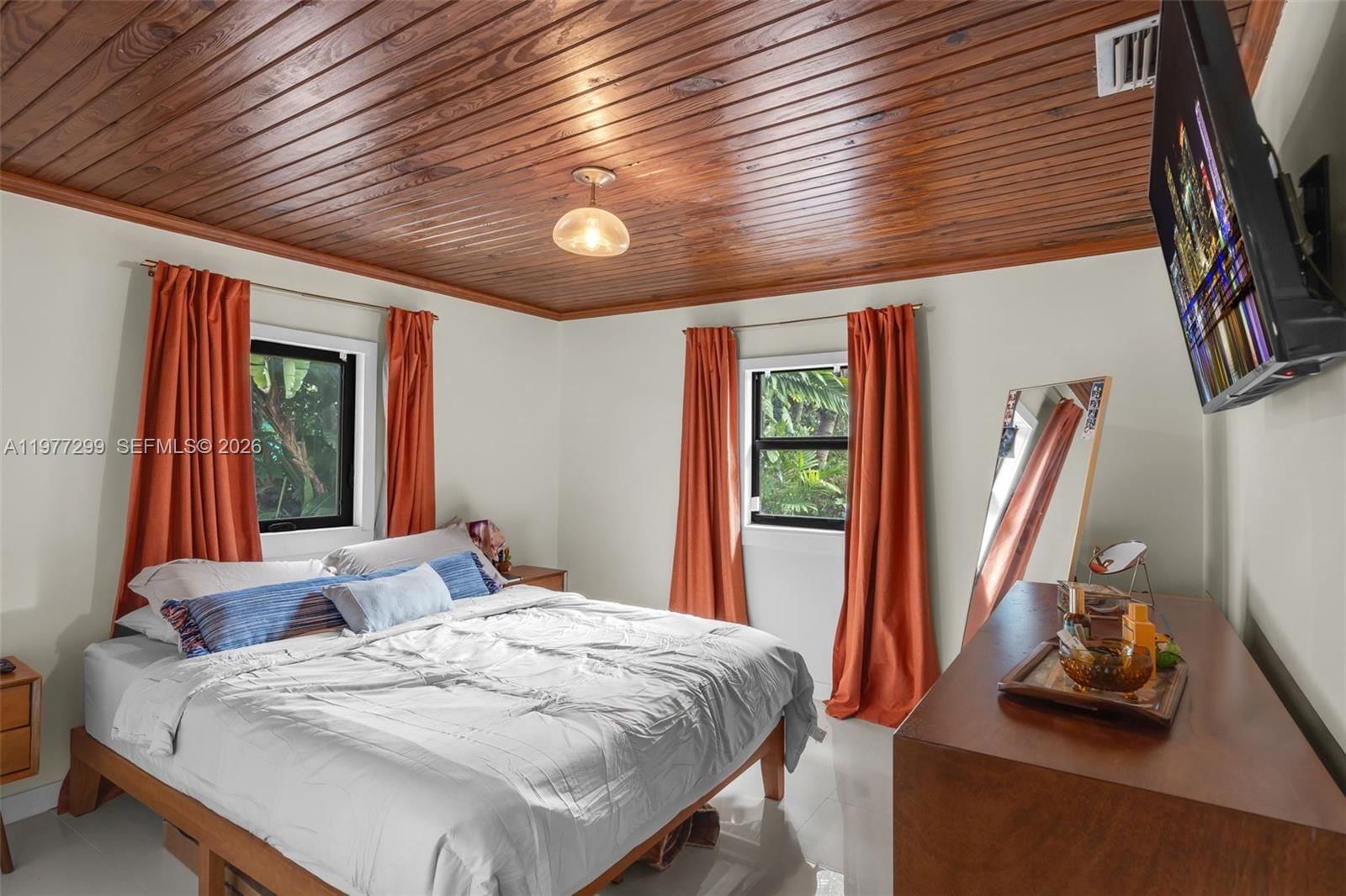 810 NE 149th St - 17