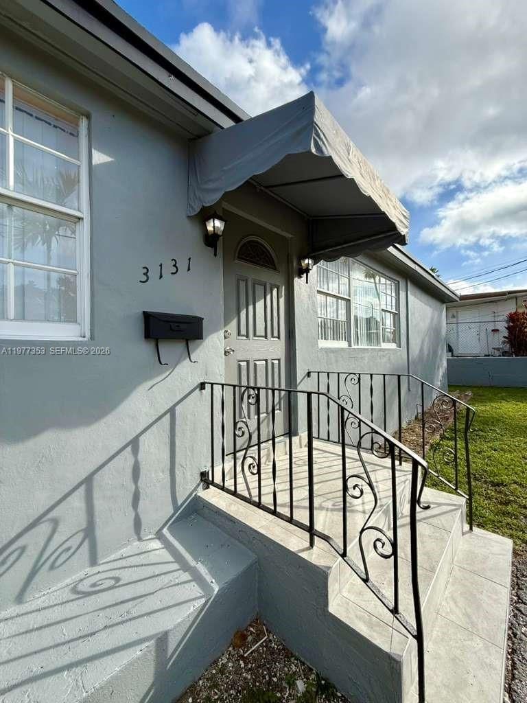 3131 SW 2nd St, Unit 3131 - 5