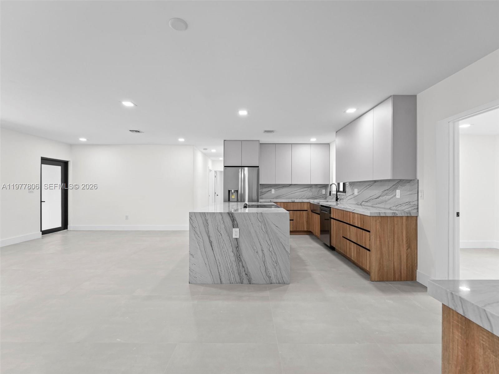 610 NE 164th Ter - 23