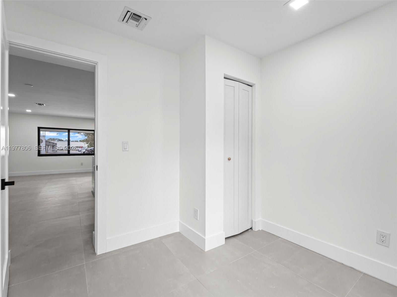 610 NE 164th Ter - 26