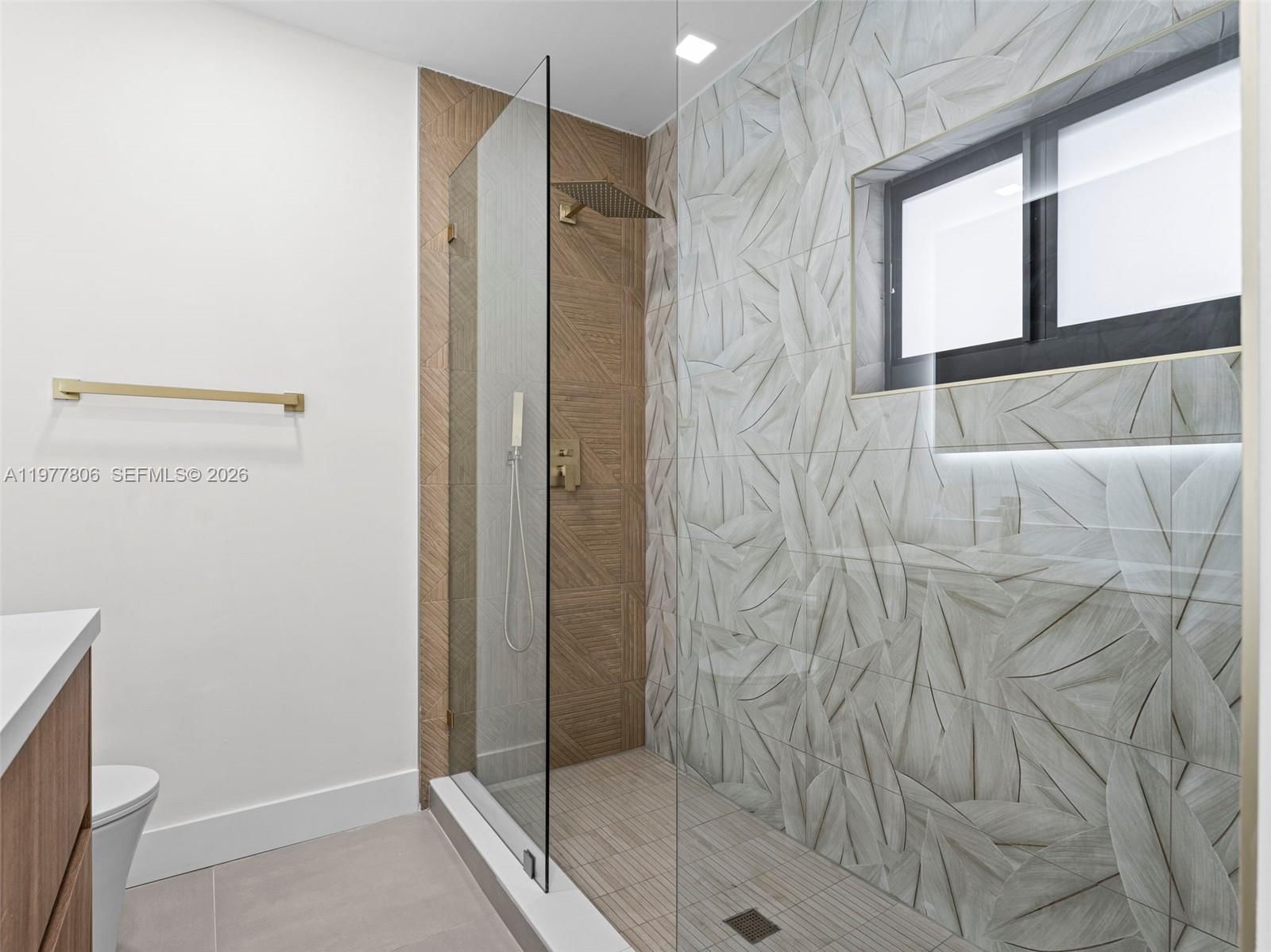 610 NE 164th Ter - 3