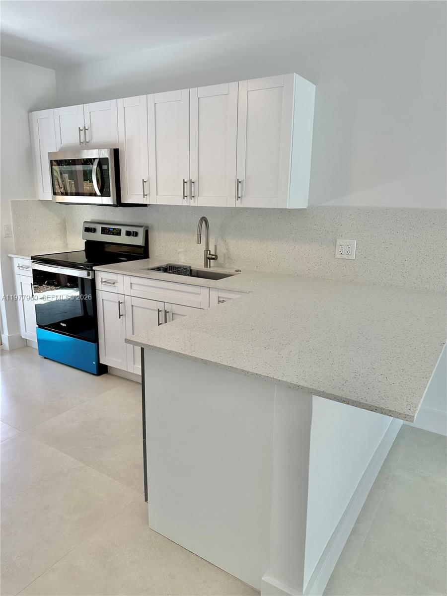 12125 NE 7th Ave - 11