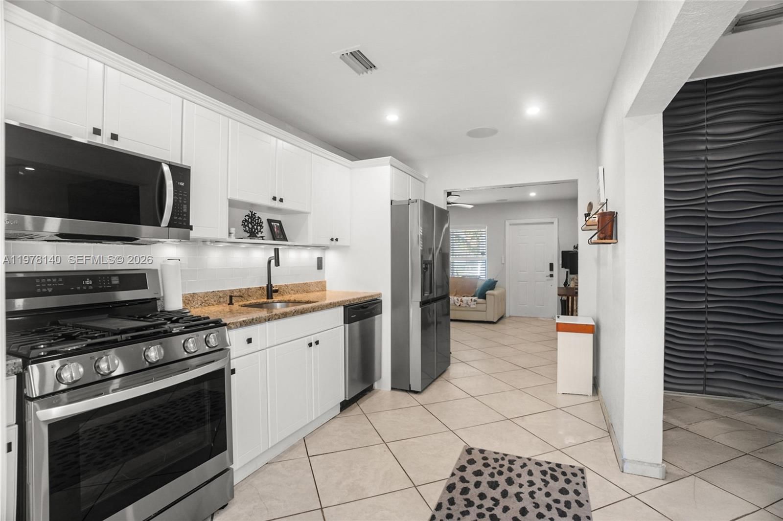 5324 NE 3rd Ter - 11