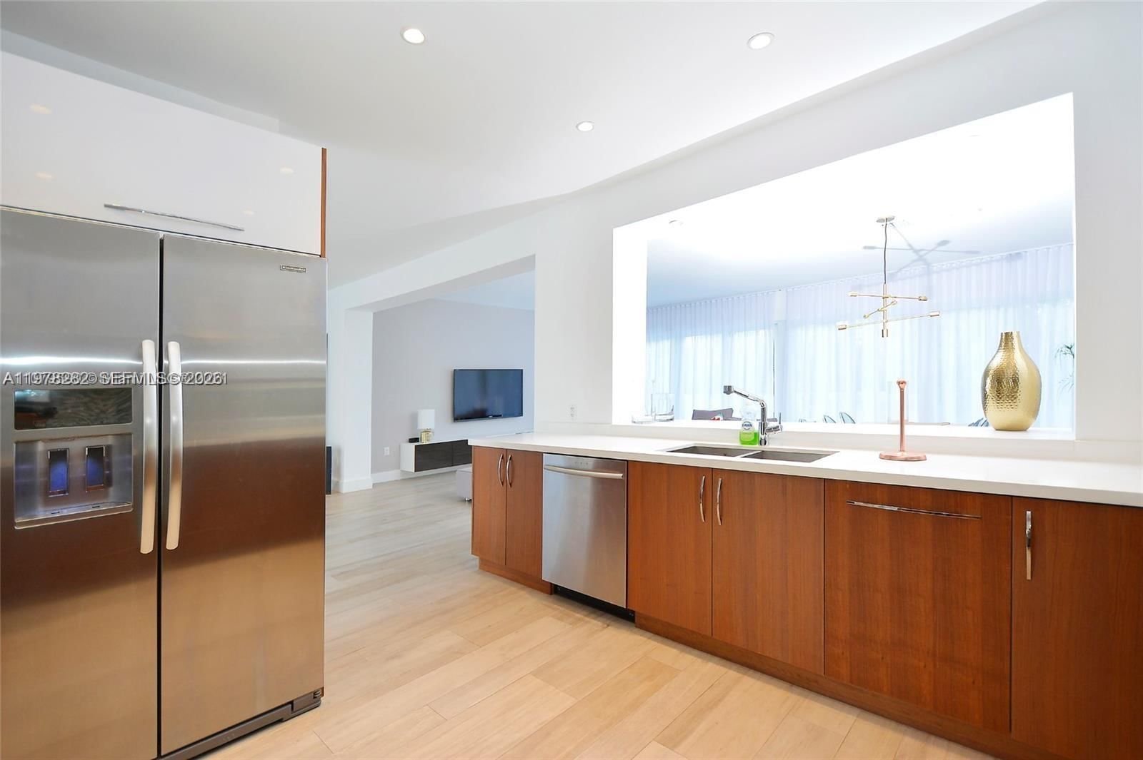 880 N Venetian Dr - 10