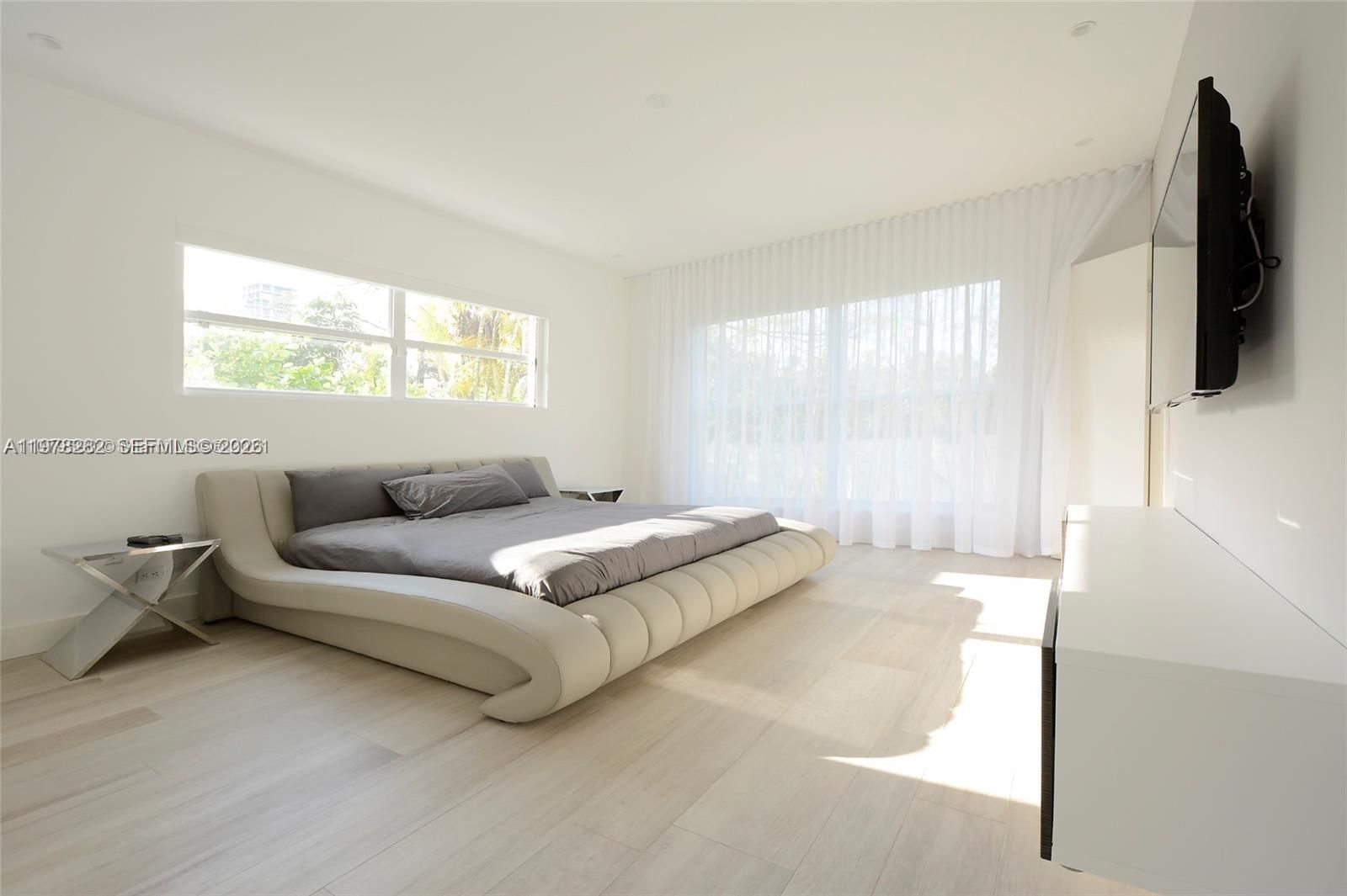 880 N Venetian Dr - 14