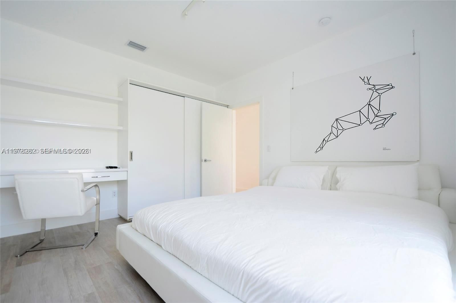 880 N Venetian Dr - 18