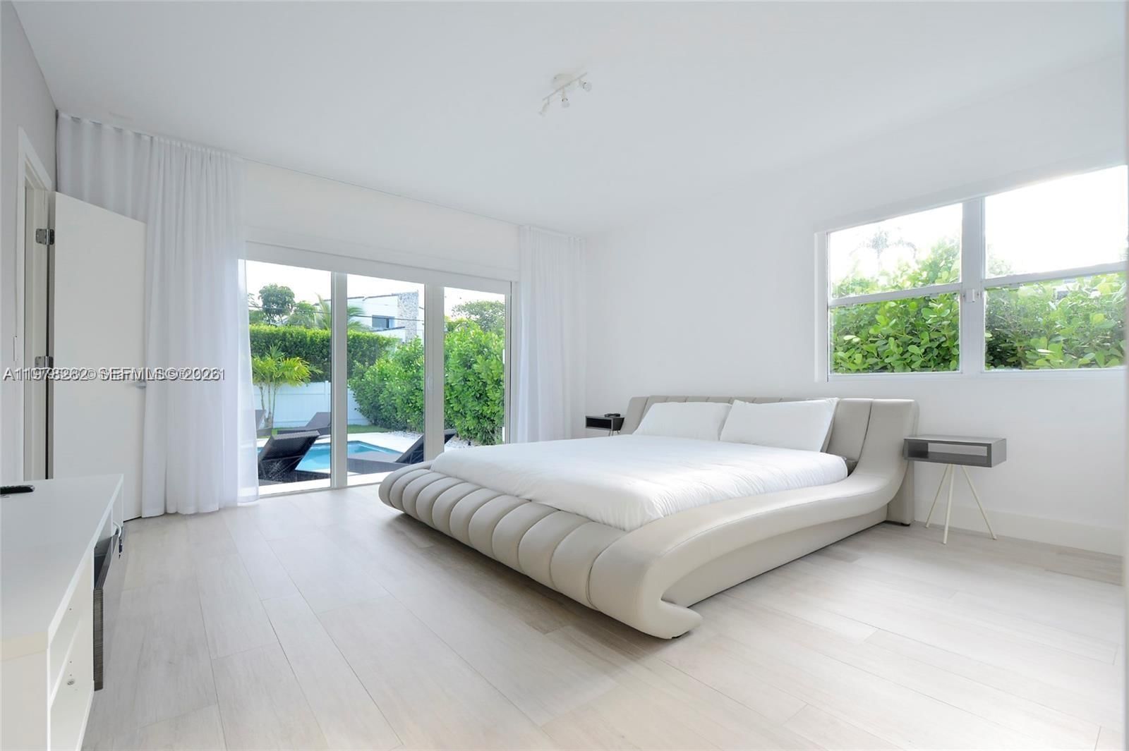 880 N Venetian Dr - 21