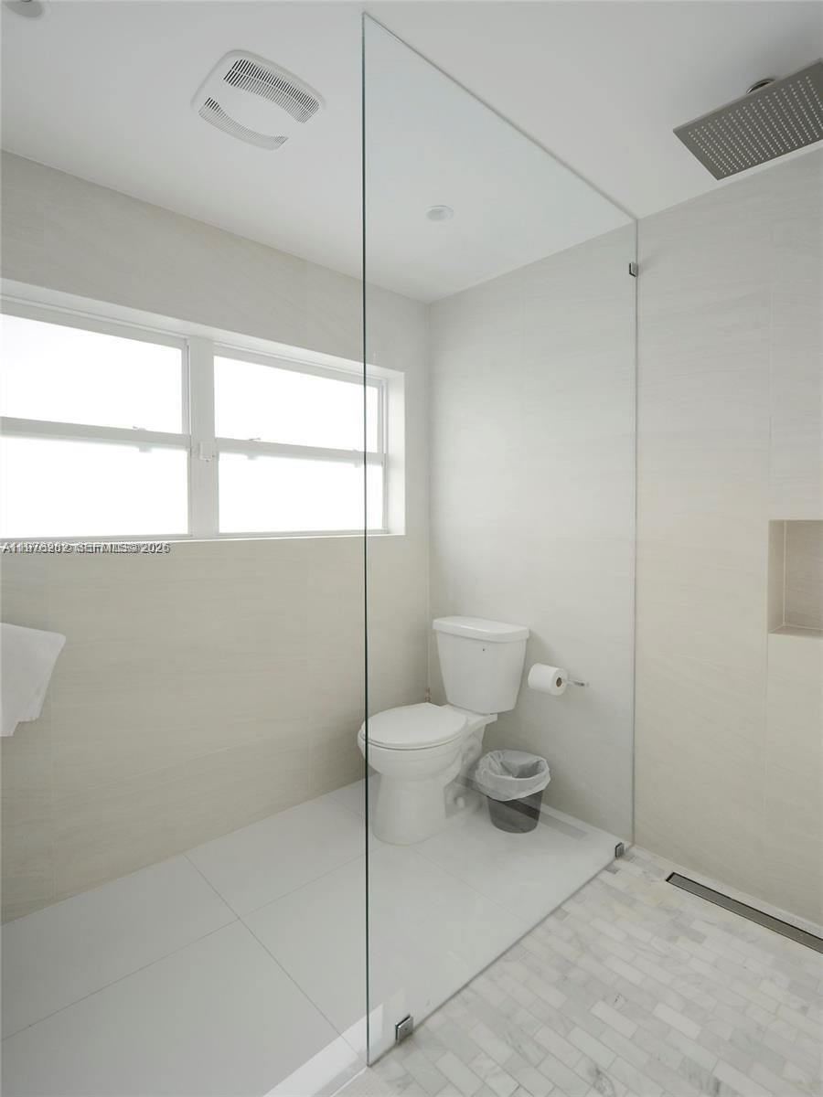 880 N Venetian Dr - 22