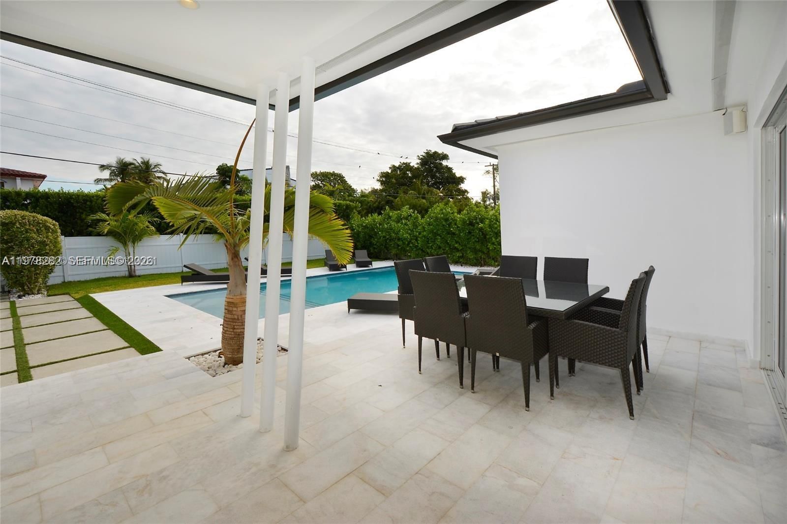 880 N Venetian Dr - 3