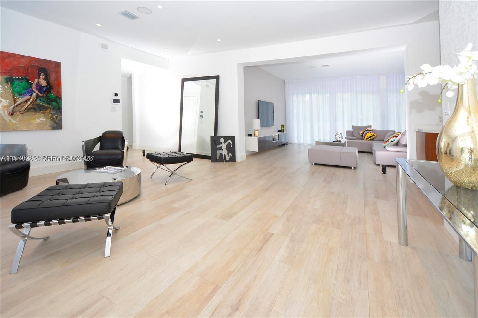 880 N Venetian Dr - 4