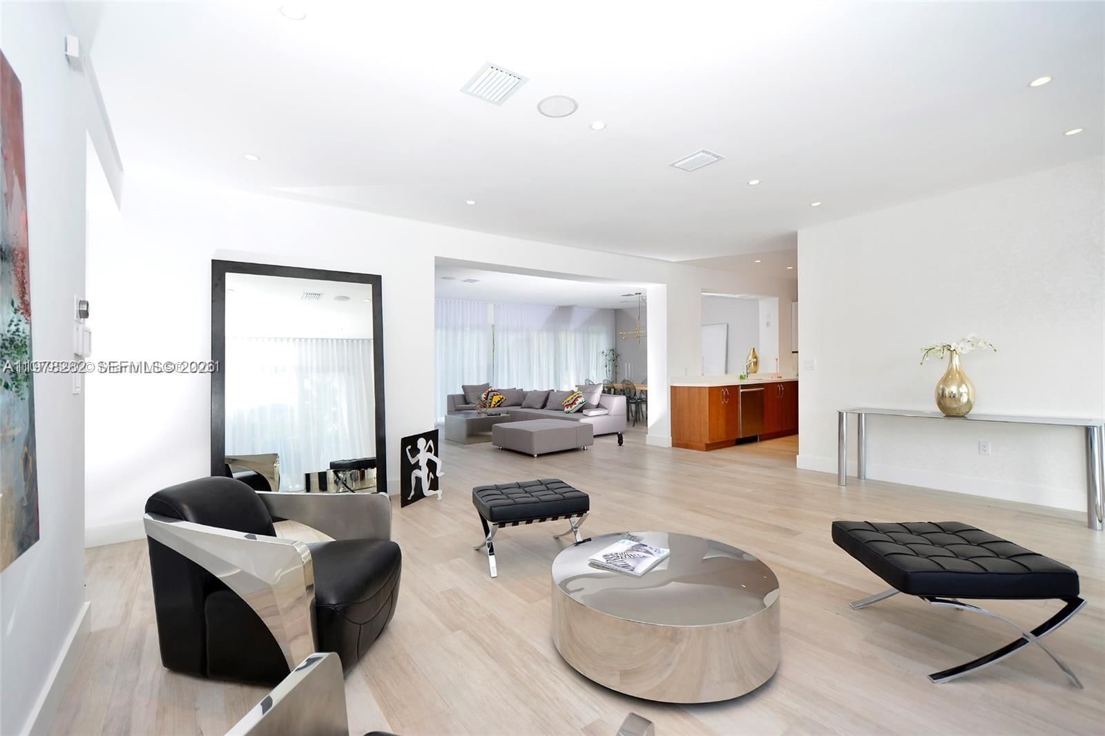 880 N Venetian Dr - 7