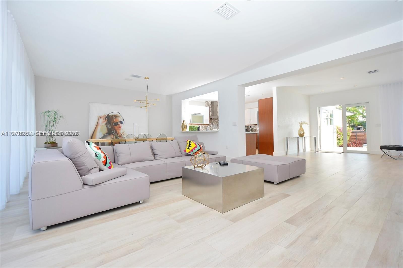 880 N Venetian Dr - 8