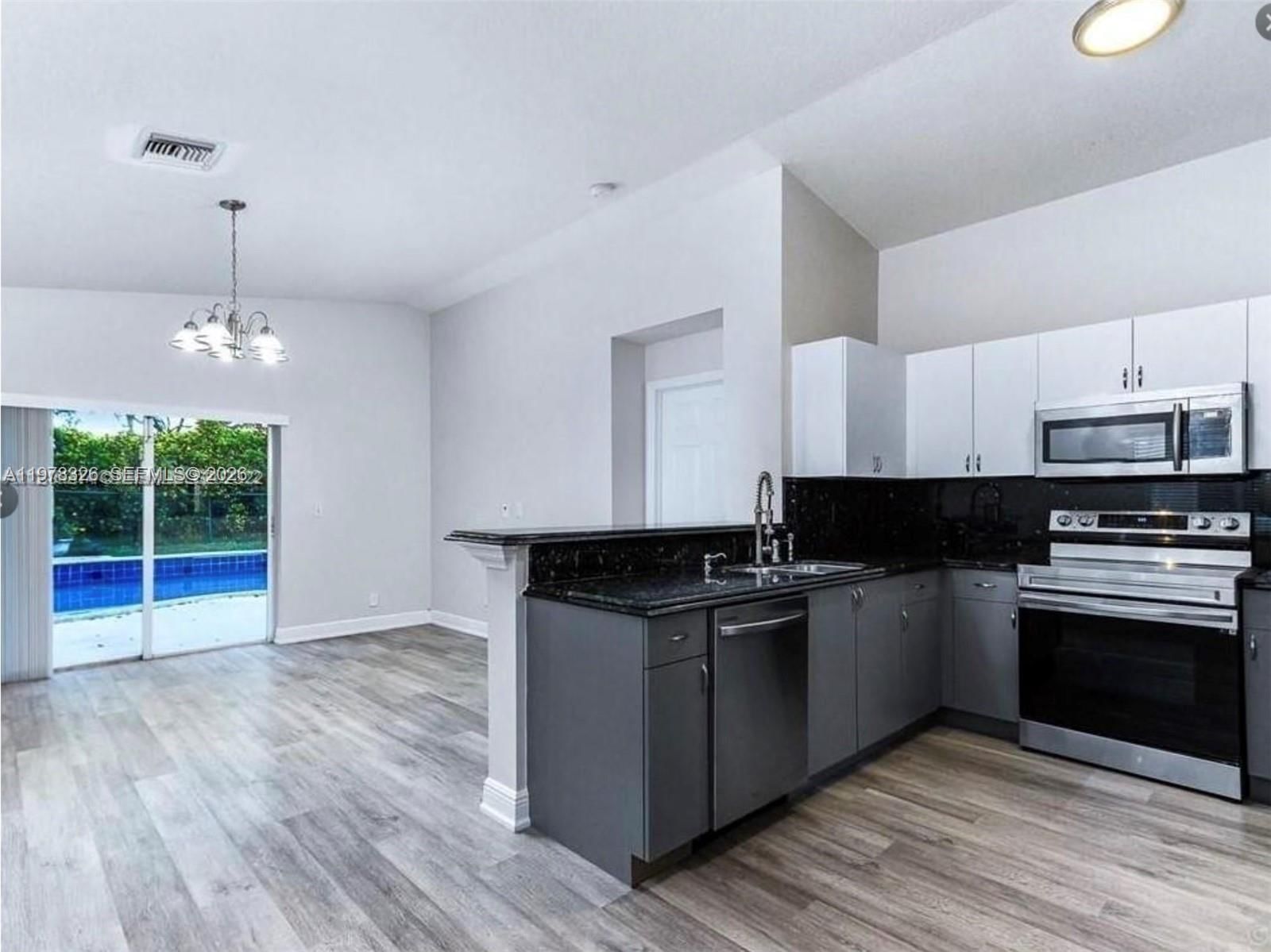 1213 SW 46th Way - 7