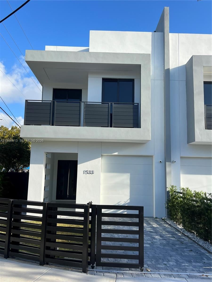 1533 SW 22 terrace - 1