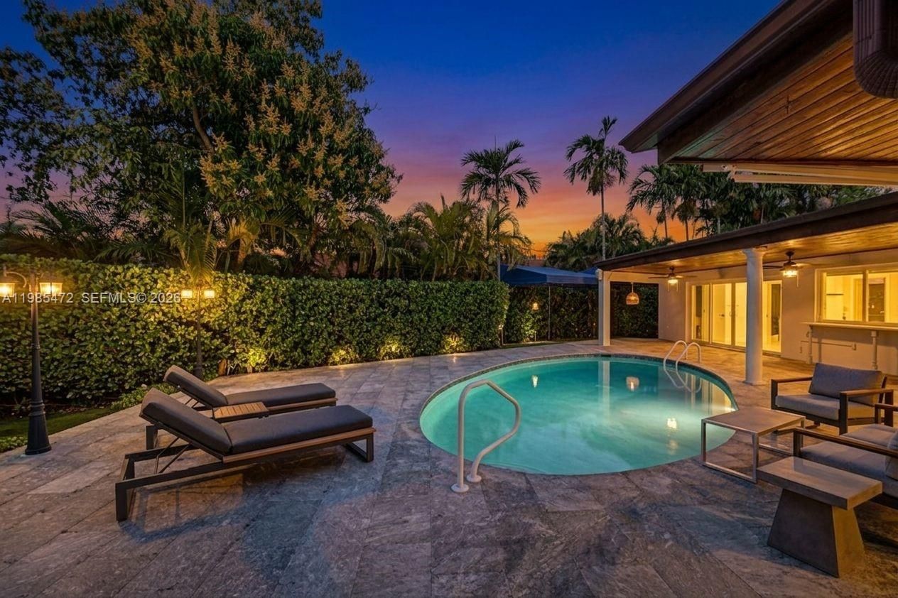 1110 NE 100TH ST - 1