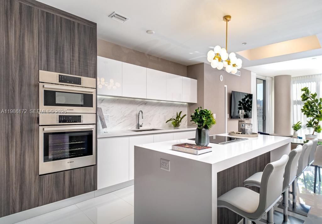 851 NE 1ST AVE, Unit 1011 - 1