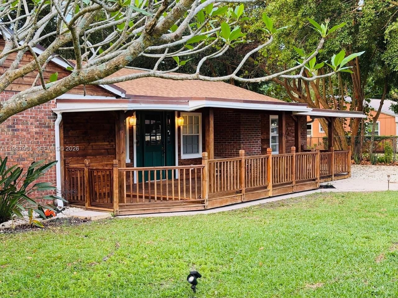 4556 Woodmere Ln - 1