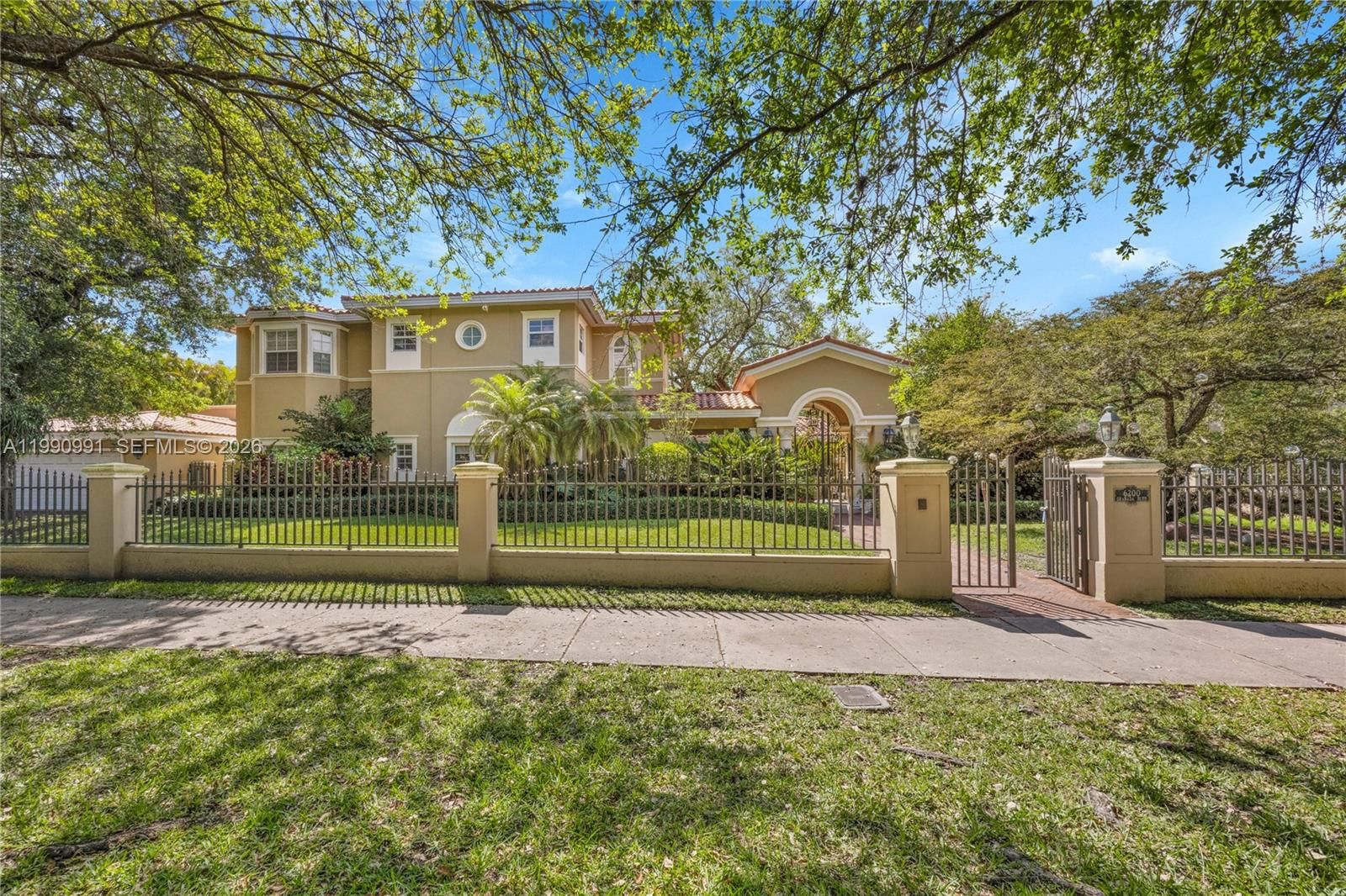 6200 GRANADA BLVD - 1