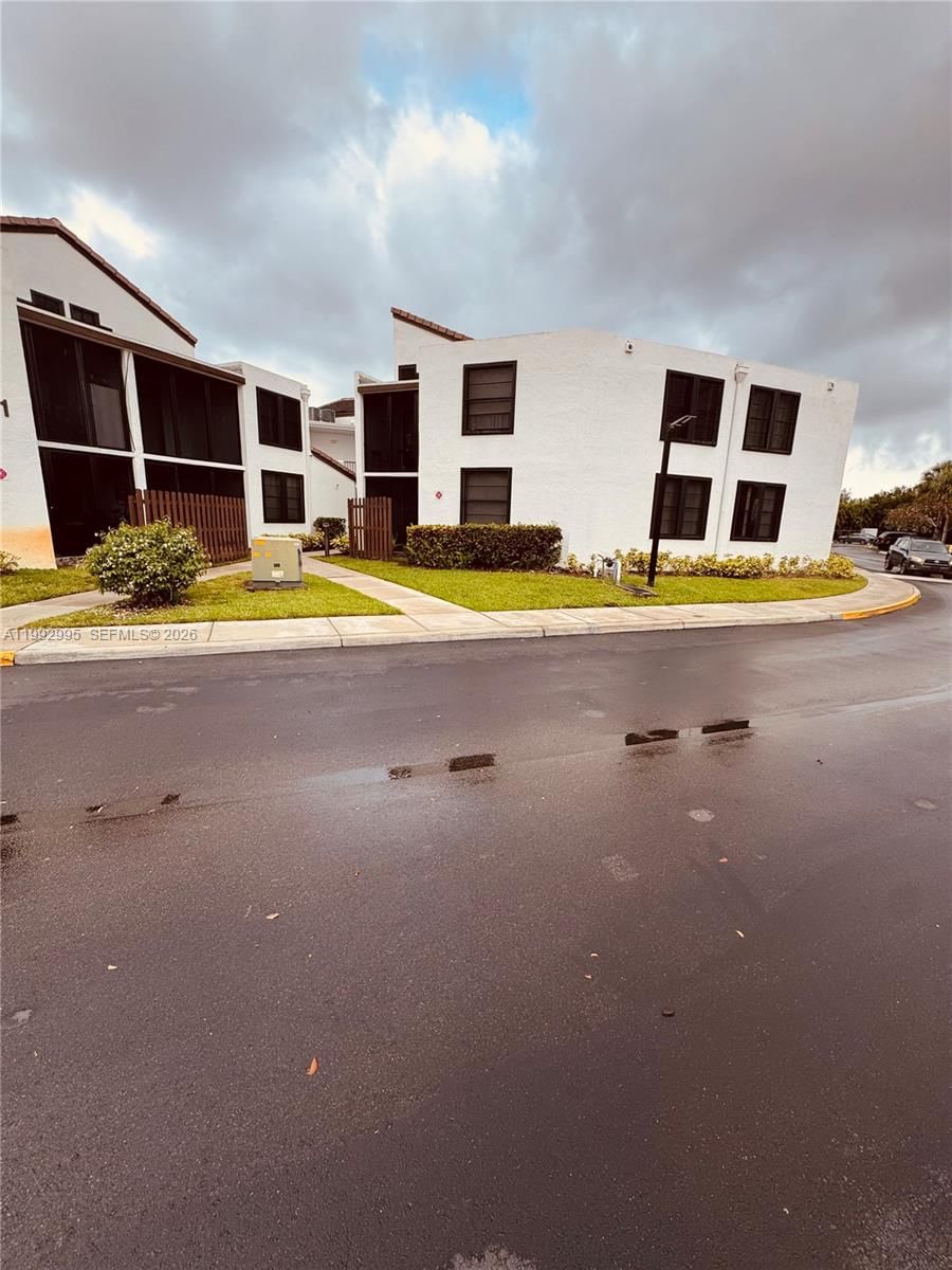 211 LAKE POINTE DR, Unit 110 - 1