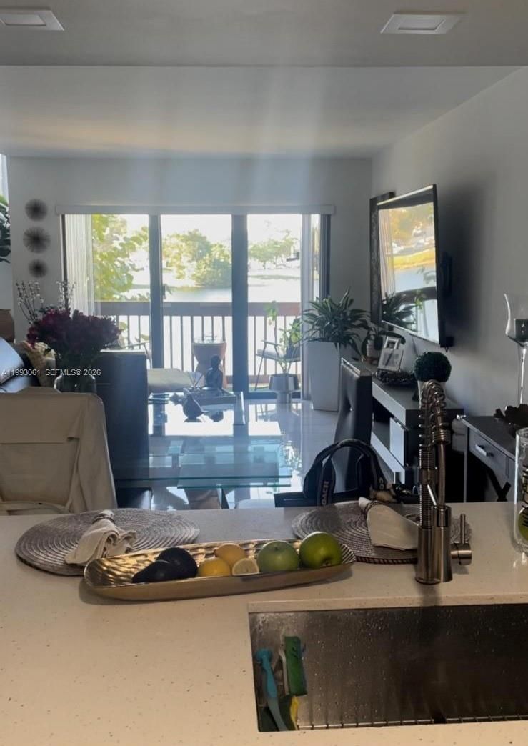 10000 NW 9th St Cir, Unit 11 - 1