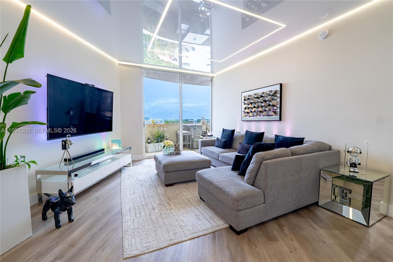 19501 W COUNTRY CLUB DR, Unit 1011 - 1